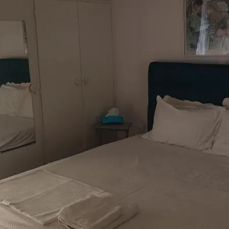 Break Nearby Metro And Bus Express Airport * Athens